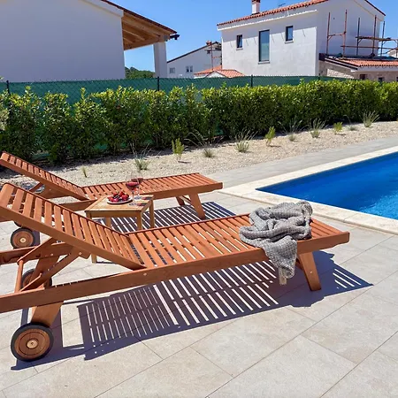 House Lavanda With Pool Pula