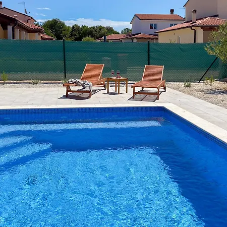 House Lavanda With Pool Pola
