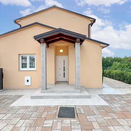 House Lavanda With Pool Pula